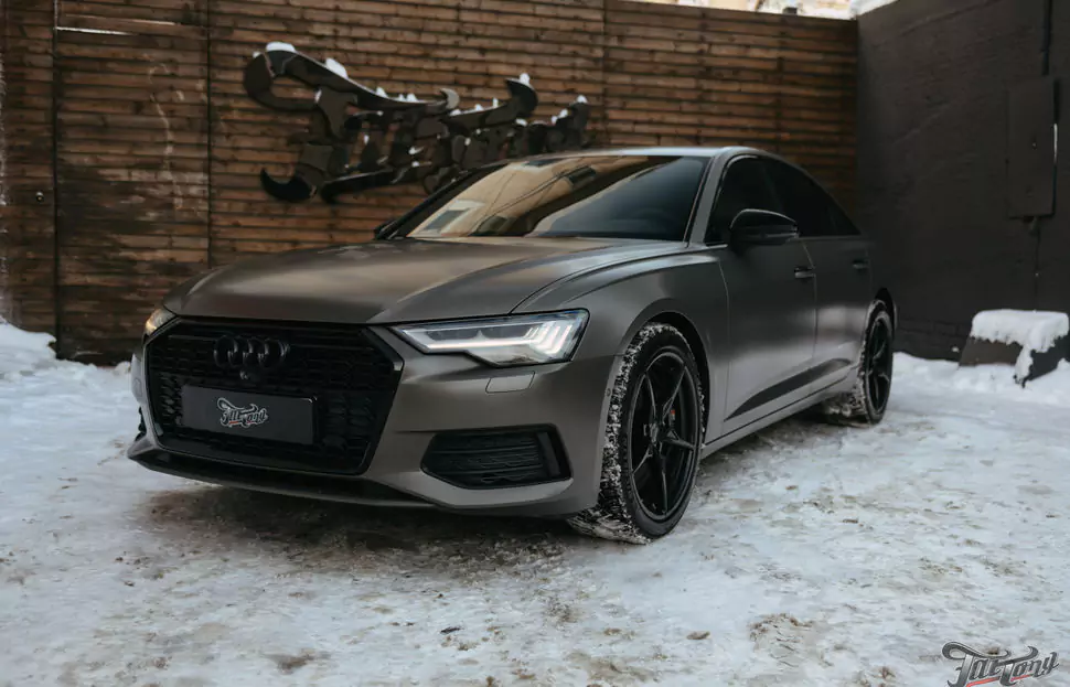 Перетянули потолок Audi A6 в алькантару и окрасили потолочный пластик в черный цвет